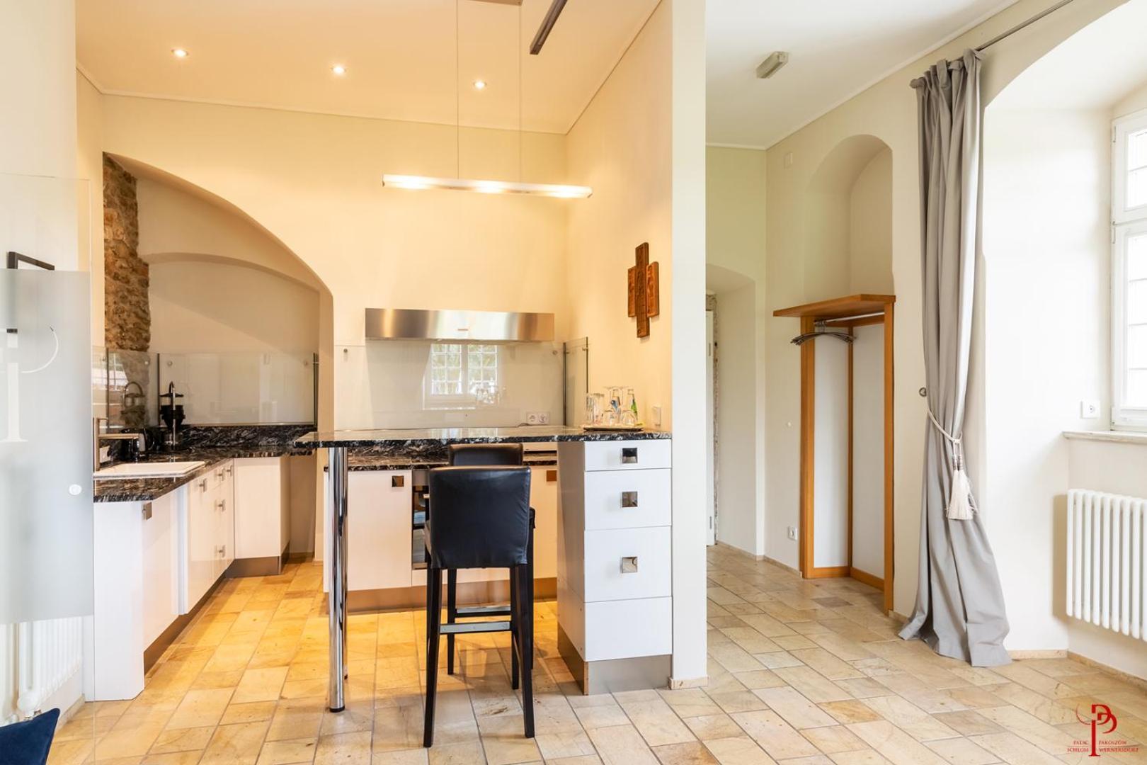 Palac Pakoszow Schlosshotel Wernersdorf เยเลเนียกูรา ภายนอก รูปภาพ The interior of a typical apartment