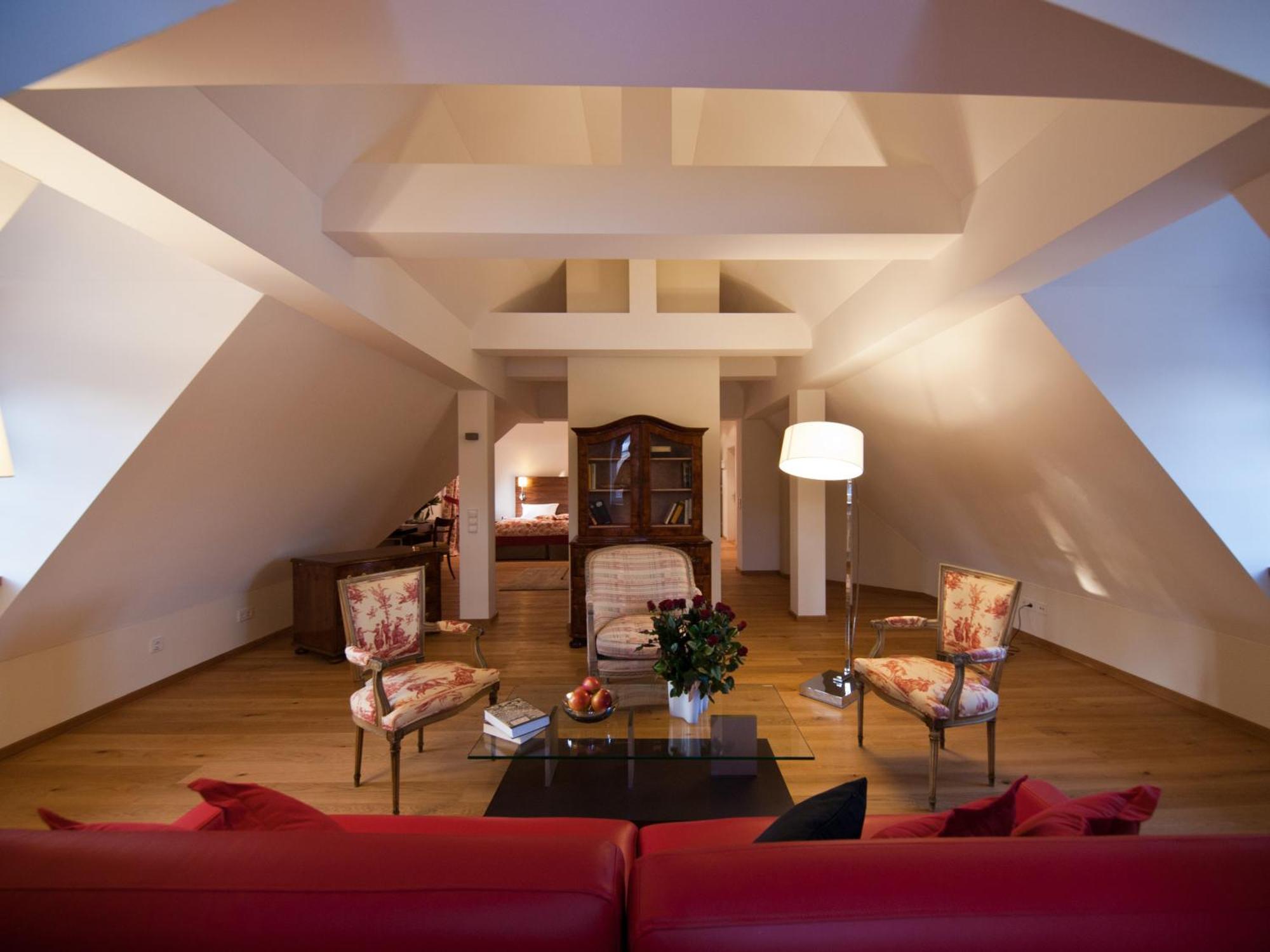 Palac Pakoszow Schlosshotel Wernersdorf เยเลเนียกูรา ภายนอก รูปภาพ The interior of a suite at the Hotel de l'Europe