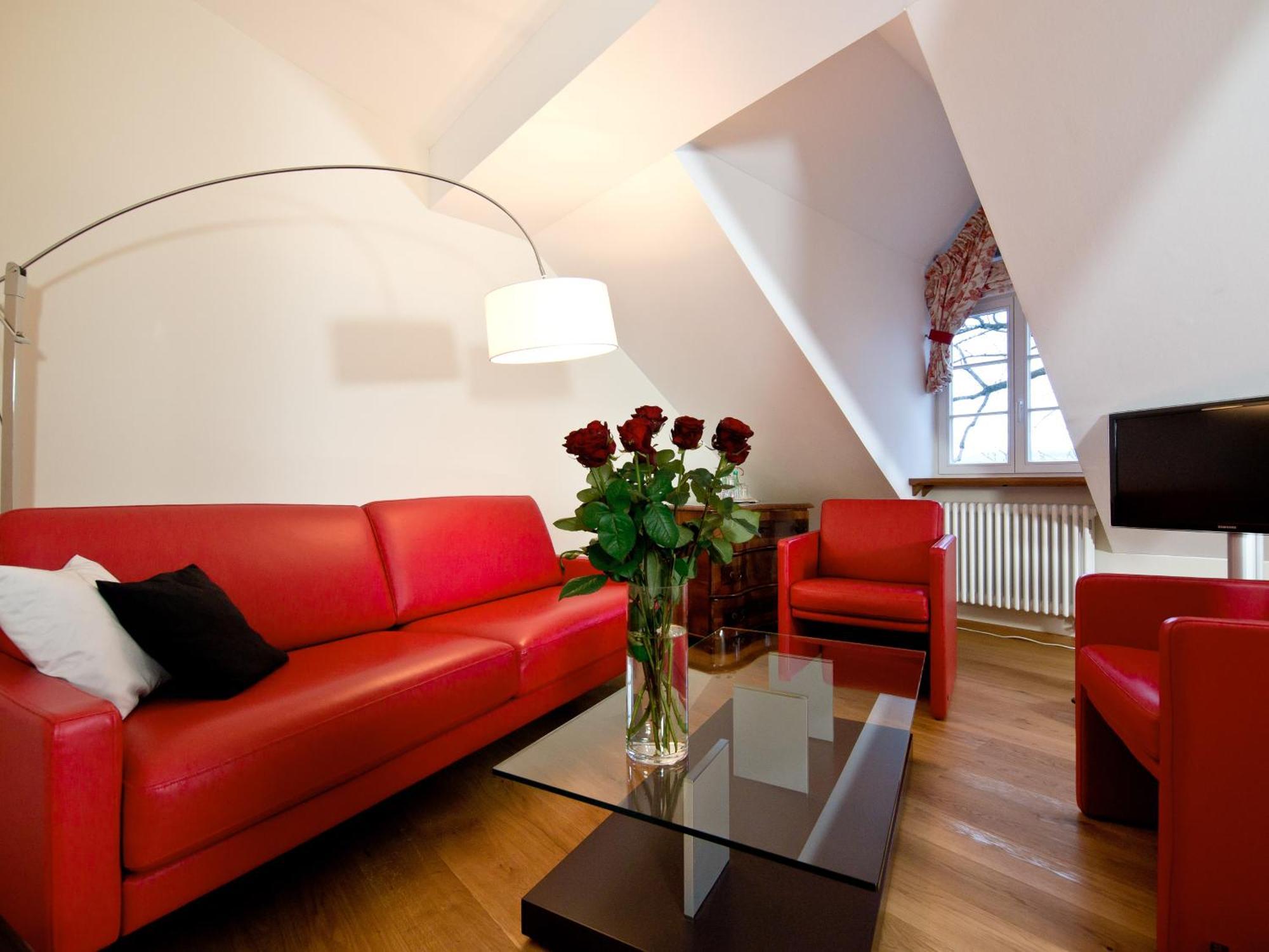 Palac Pakoszow Schlosshotel Wernersdorf เยเลเนียกูรา ภายนอก รูปภาพ A living room in a German apartment