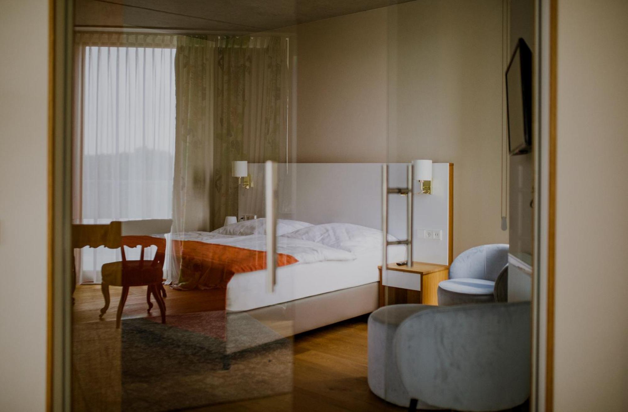 Palac Pakoszow Schlosshotel Wernersdorf เยเลเนียกูรา ภายนอก รูปภาพ A room at the hotel