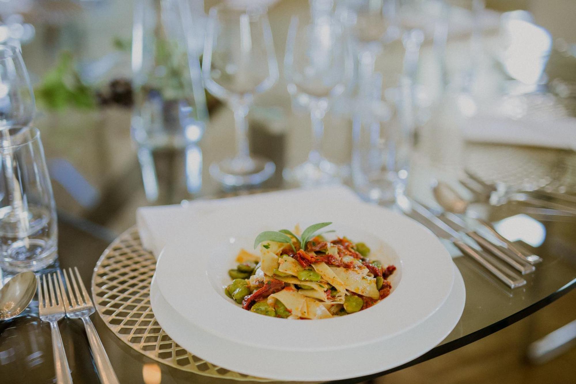 Palac Pakoszow Schlosshotel Wernersdorf เยเลเนียกูรา ภายนอก รูปภาพ A pasta dish at the restaurant