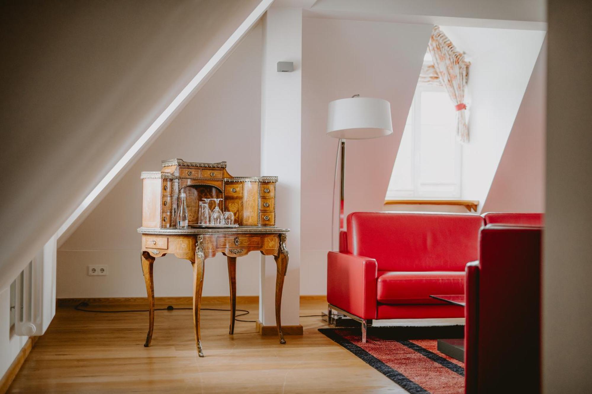 Palac Pakoszow Schlosshotel Wernersdorf เยเลเนียกูรา ภายนอก รูปภาพ A suite at the Hotel Axelmannstein