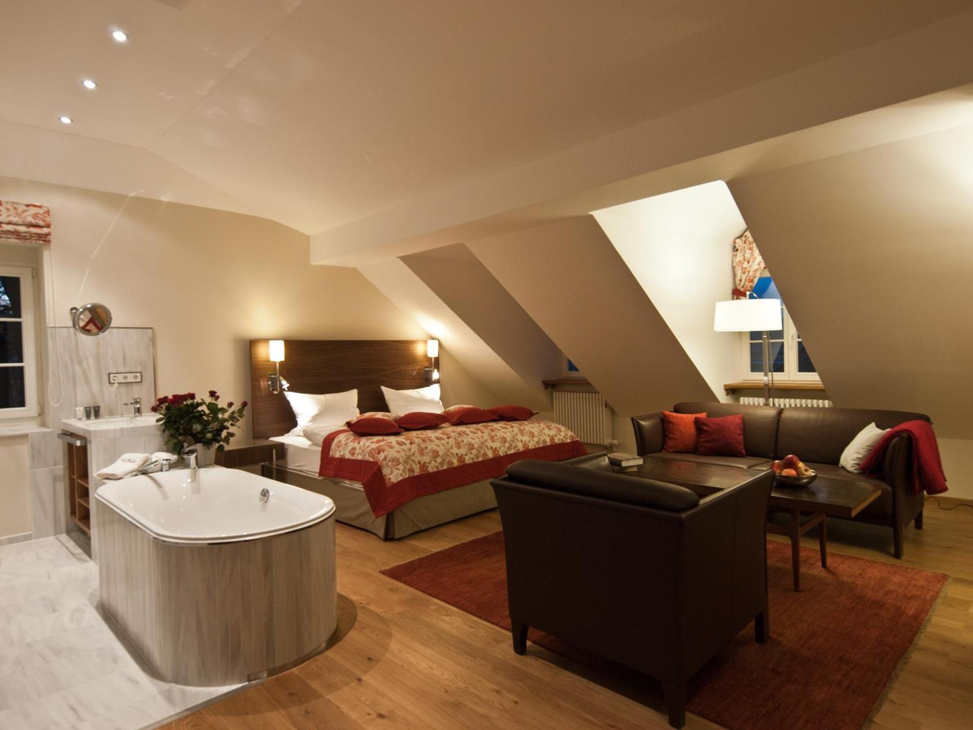 Palac Pakoszow Schlosshotel Wernersdorf เยเลเนียกูรา ภายนอก รูปภาพ A suite at the hotel