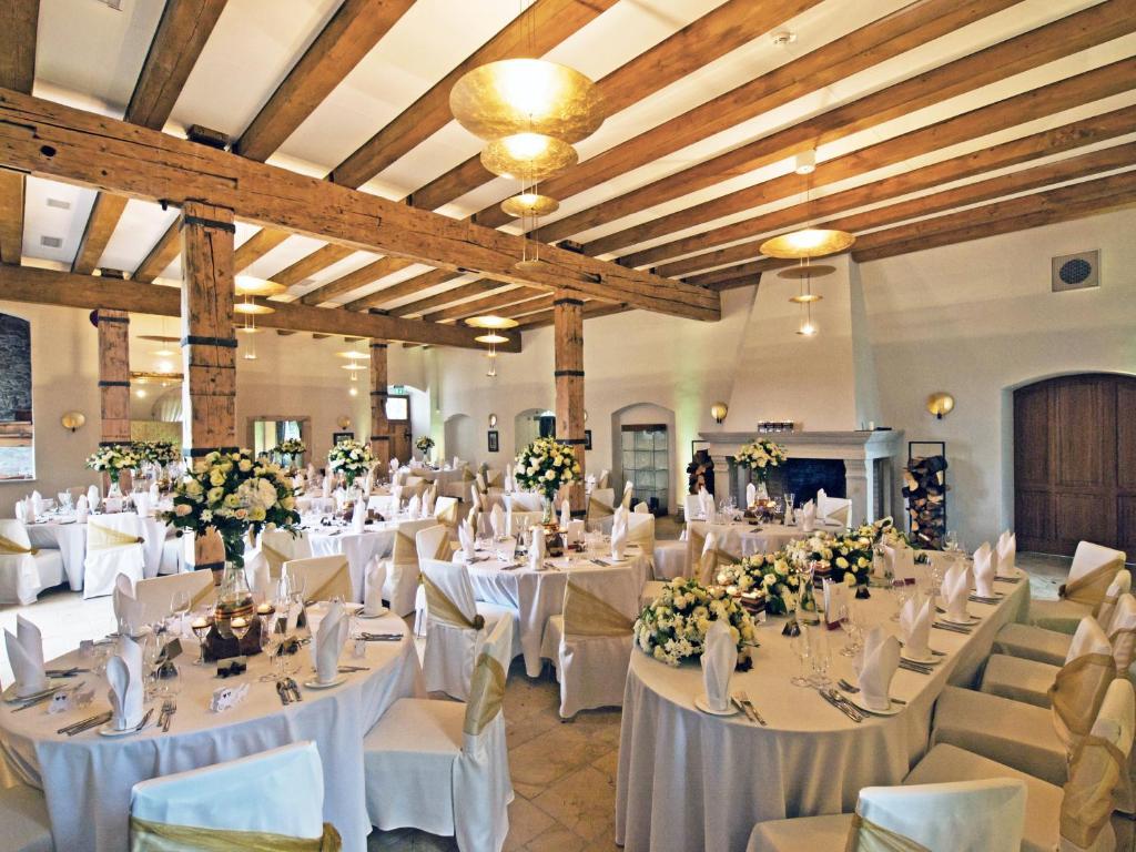Palac Pakoszow Schlosshotel Wernersdorf เยเลเนียกูรา ภายนอก รูปภาพ The interior of the restaurant