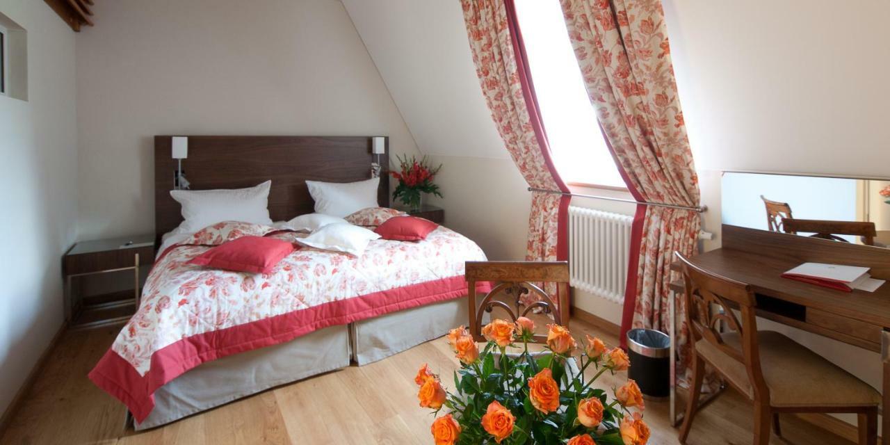 Palac Pakoszow Schlosshotel Wernersdorf เยเลเนียกูรา ภายนอก รูปภาพ A bedroom in the hotel