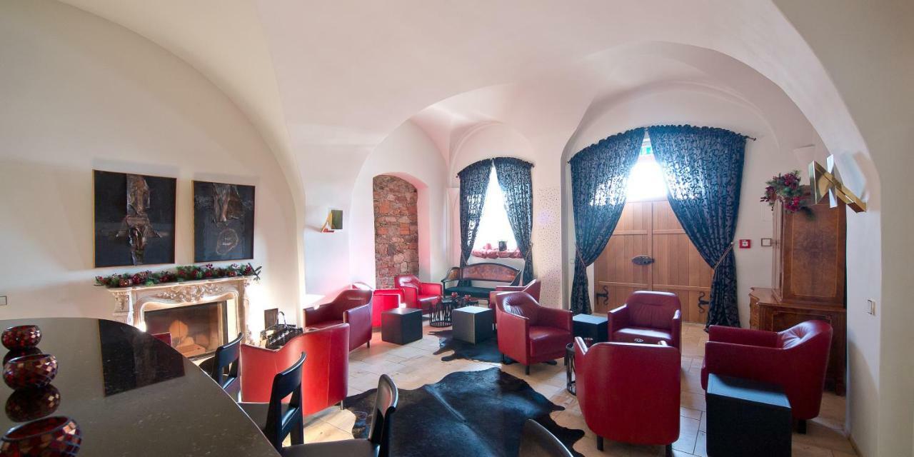 Palac Pakoszow Schlosshotel Wernersdorf เยเลเนียกูรา ภายนอก รูปภาพ The interior of the castle